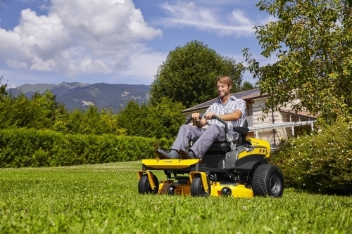 Päältäajettava traktoriruohonleikkuri TORNADO 3108 HW